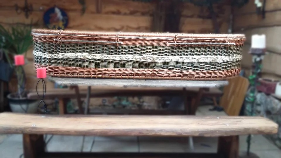 Green, natural and brown willow coffin